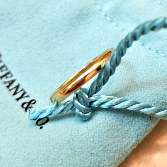Tiffany & Co. 2mm 18k yellow gold classic band size 6 - Picture 4 of 4